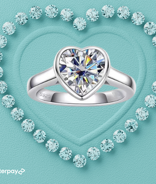 Noémie Heart Moissanite Ring