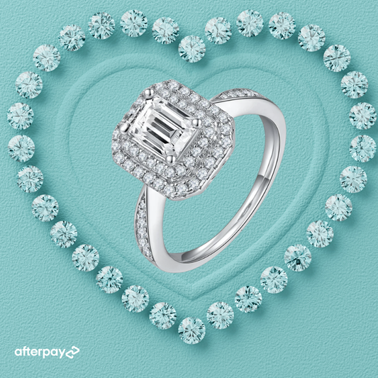 The Lioré Emerald Halo Ring