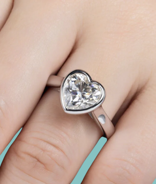 Noémie Heart Moissanite Ring