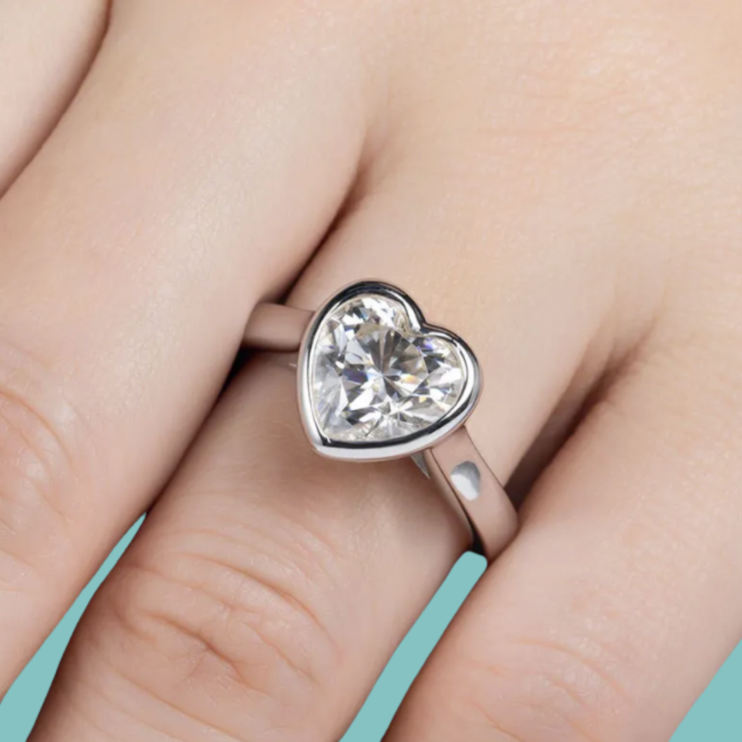 Noémie Heart Moissanite Ring