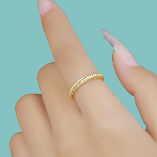 Moissanite twist ring with sparkling stones in white and yellow gold