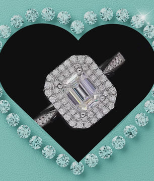 The Lioré Emerald Halo Ring